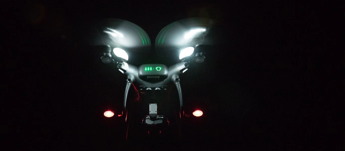 Απογειώνονται μετά τα μεσάνυχτα τα drones της ΕΛ.ΑΣ για να κυνηγήσουν τα… πάρτι και να επιβλέψουν το lockdown